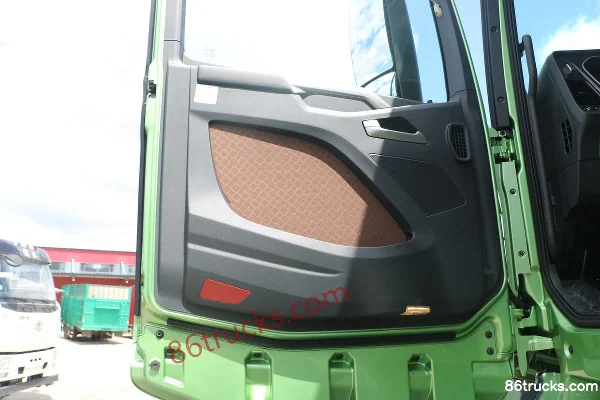 FAW Jiefang J7 Heavy Truck 550 hp 6X4(10 wheels) Tractor Truck (Rich Green) Cab (1) | 86Trucks