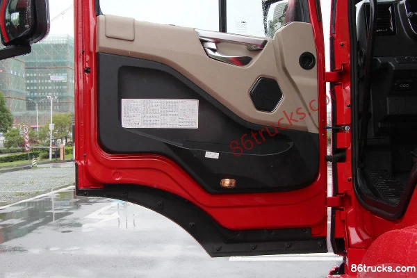 JAC Gallop A5XⅢ Medium Truck 240hp 4X2(6 wheels) 6.8m Van Cargo Truck (Dual Fuel Tank) Cab (3) | 86Trucks