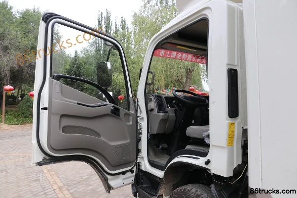 JMC Kaiyun Blue Whale Standard Edition 152hp 4X2(6 wheels) 4.08m single-row van light truck (China VI) Cab (1) | 86Trucks