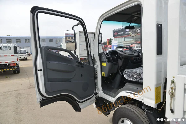 Kama Kaijie M1 110 hp 4X2(6 wheels) 4.16m Single Row Flatbed Light Truck Cab (1) | 86Trucks