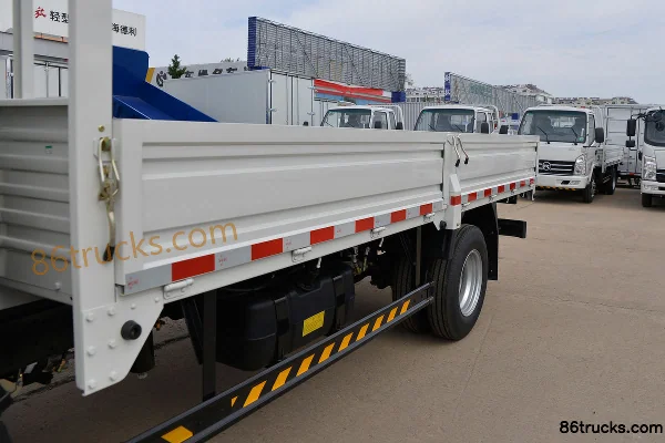 Kama Kaijie M1 110 hp 4X2(6 wheels) 4.16m Single Row Flatbed Light Truck Body (1) | 86Trucks