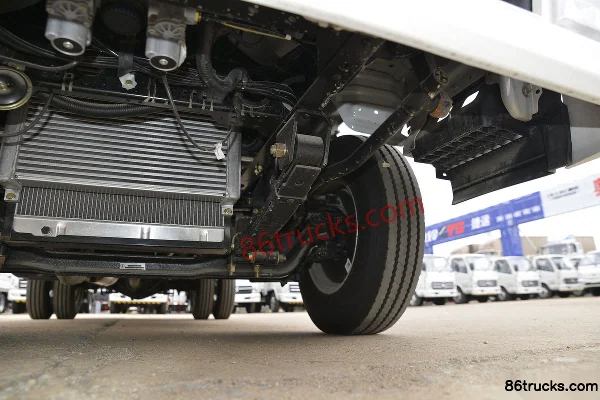 Kama Kaijie M3 high-end version 110 hp 4X2(6 wheels) 4.16m single-row stake light truck Chassis (3) | 86Trucks