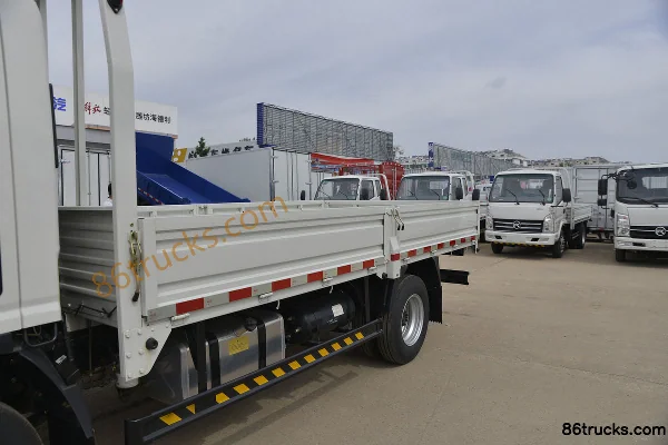 Kama Kaijie M3 high-end version 110 hp 4X2(6 wheels) 4.16m single-row stake light truck Body (1) | 86Trucks