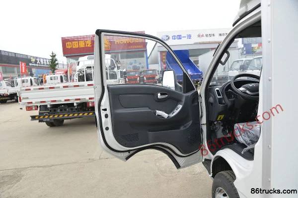 Kama Ruihang X3 110 hp 4X2(6 wheels) 3.18m single-row van micro truck Cab (1) | 86Trucks