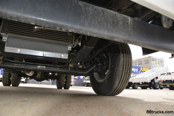 Kama Kaijie M6 129 hp 4X2(6 wheels) 4.2m single-row flatbed light truck (1089 rear axle) Chassis (3) | 86Trucks