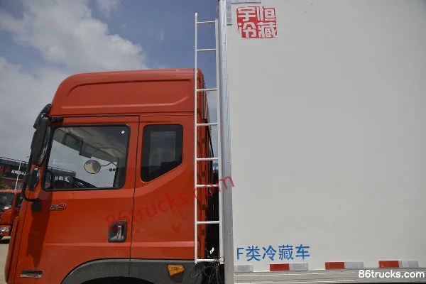 Dongfeng Duolika D9 185hp 4X2(6 wheels) 7.68m refrigerated truck Body (3) | 86Trucks