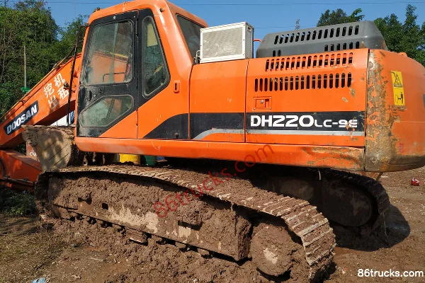 Doosan DH220-9E Crawler Excavator Exterior (2) | 86Trucks