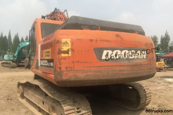 Doosan DH220LC-V Crawler Excavator Exterior (2) | 86Trucks
