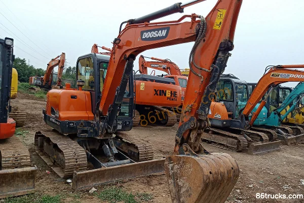 Doosan DX60-9C Crawler Excavator Exterior