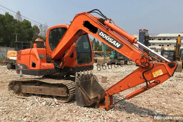 Doosan DX75 Crawler Excavator Exterior