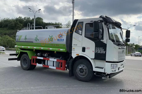 Chengliwei Chengliwei FAW Jiefang chassis water sprinkler truck