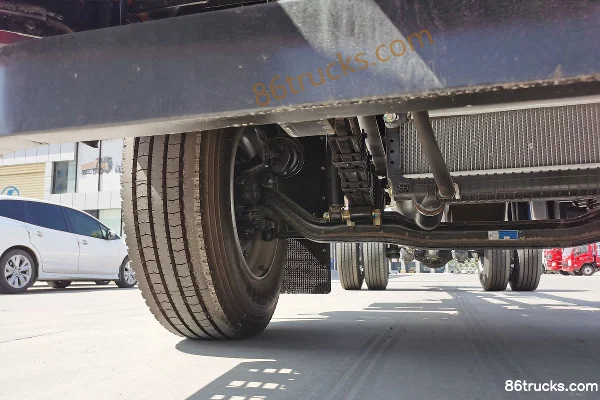 SHACMAN Commercial Vehicle Xuande X6 Medium Truck 220 hp 4X2(6 wheels) 6.75m Van Cargo Truck Chassis (2) | 86Trucks