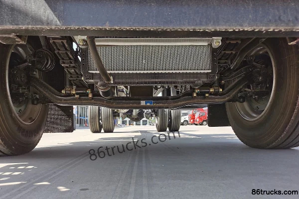 SHACMAN Commercial Vehicle Xuande X6 Medium Truck 220 hp 4X2(6 wheels) 6.75m Van Cargo Truck Chassis (1) | 86Trucks