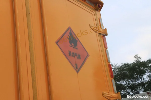 Foton AOLING Express 156 hp 4X2(6 wheels) 5.2m Flammable Gas Van Truck (China VI) (Rongwo Brand) Body (2) | 86Trucks