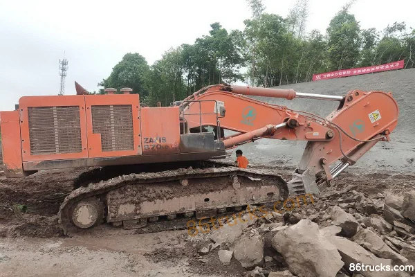 Hitachi ZX870LCH-5B Crawler Excavator Exterior (2) | 86Trucks