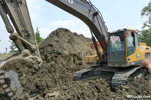Volvo EC250D Crawler Excavator Exterior (2) | 86Trucks