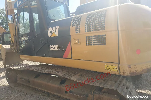 Caterpillar 323D2L Crawler Excavator Exterior (3) | 86Trucks