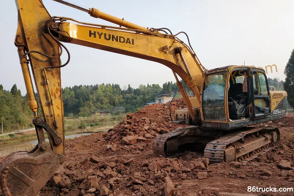 Hyundai Heavy Industries R215-9 Crawler Excavator Exterior (3) | 86Trucks