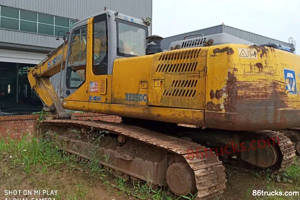 XCMG XE260C Crawler Excavator Exterior (3) | 86Trucks