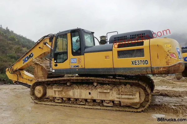 XCMG XE370C Crawler Excavator Exterior (2) | 86Trucks