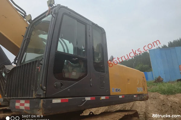 XCMG XE470C Crawler Excavator Exterior (3) | 86Trucks