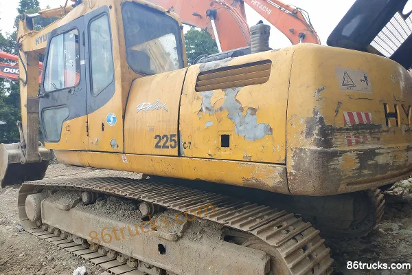 Hyundai Heavy Industries R220-5 Crawler Excavator Exterior (2) | 86Trucks