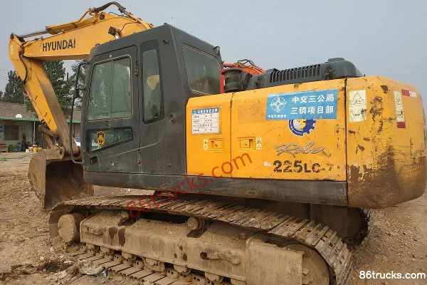 Hyundai Heavy Industries R215-7 Crawler Excavator Exterior (3) | 86Trucks