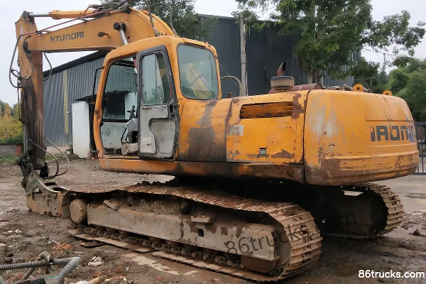 Hyundai Heavy Industries R220LC-5 Crawler Excavator Exterior (2) | 86Trucks
