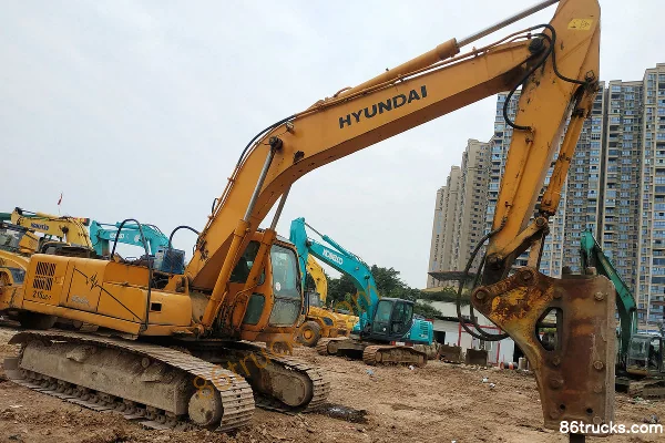 Hyundai Heavy Industries R220LC-5 Crawler Excavator Exterior