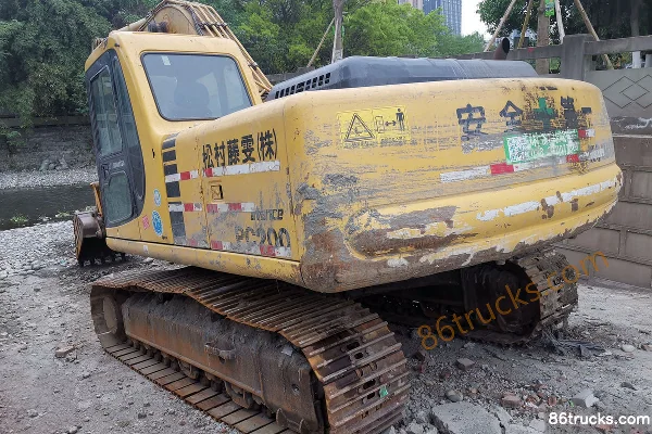 KOMATSU PC200-7 Crawler Excavator Exterior (3) | 86Trucks