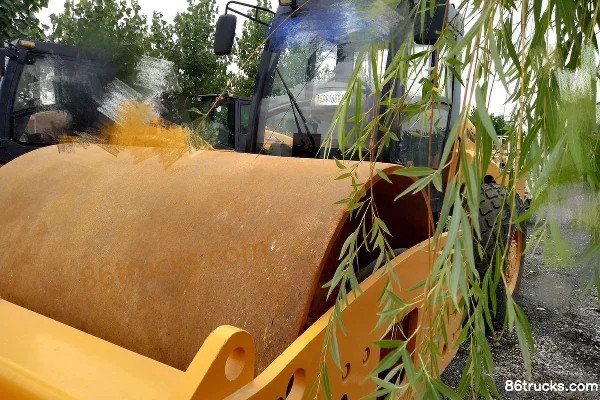 LONGGONG LG523A6 Single Drum Roller Exterior