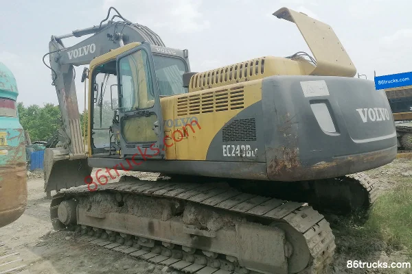 Volvo EC240B Crawler Excavator Exterior (3) | 86Trucks