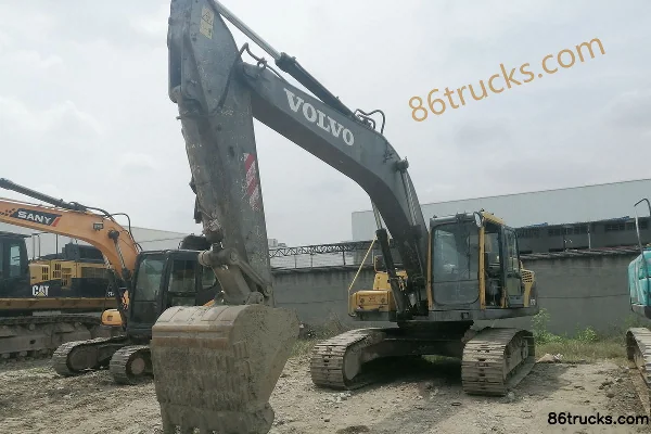 Volvo EC240B Crawler Excavator Exterior (2) | 86Trucks