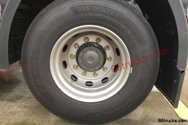 Sinotruk Sitrak G7W Heavy Truck 400 ch 4X2(6 roues) tractor truck Cabine (1) | 86Trucks