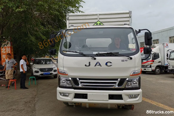 JAC Junling V6 130 hp 4X2(6 wheels) 4.11m Gas Cylinder Transport Truck Exterior (2) | 86Trucks