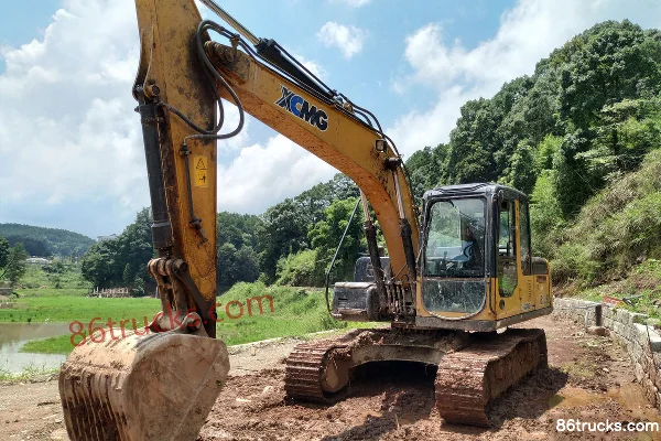 XCMG XE135B Crawler Excavator Exterior (2) | 86Trucks