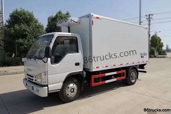 Qingling Isuzu 100P 132hp 4X2(6 wheels) 4.1m Refrigerated Truck (Chengliwei Brand) Exterior (3) | 86Trucks