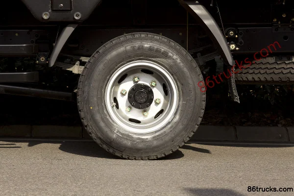 Dongfeng FuruiKa F6 156hp 4X2(6 wheels) 4.17m Single Row Flatbed Light Truck (Chaochai) Chassis (3) | 86Trucks