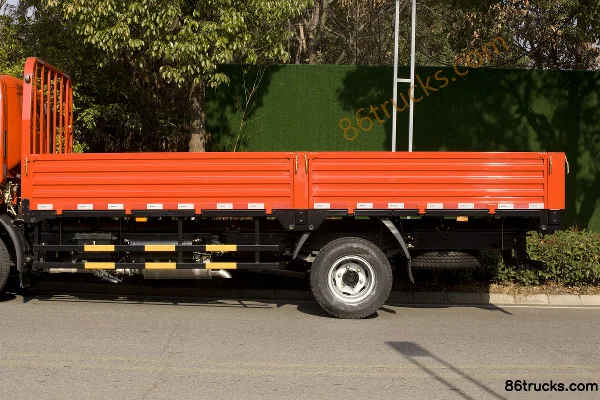 Dongfeng FuruiKa F6 156hp 4X2(6 wheels) 4.17m Single Row Flatbed Light Truck (Chaochai) Chassis (2) | 86Trucks