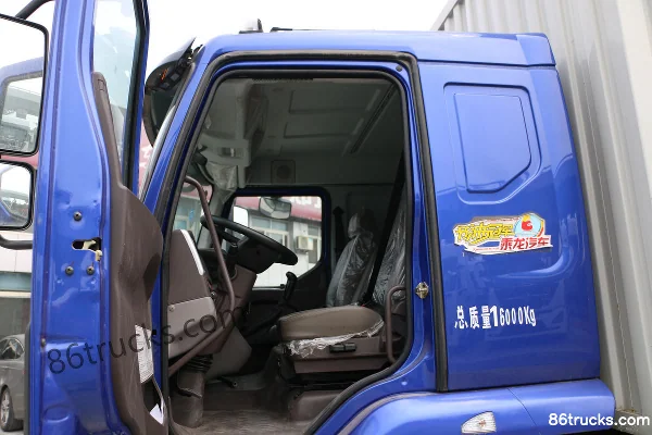 Dongfeng Liuqi New Chenglong M3 200 hp 4X2(6 wheels) 8.3m Box Cargo Truck Cab (2) | 86Trucks
