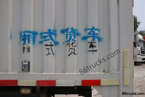 Dongfeng Liuqi New Chenglong M3 200 hp 4X2(6 wheels) 8.3m Box Cargo Truck Body (3) | 86Trucks
