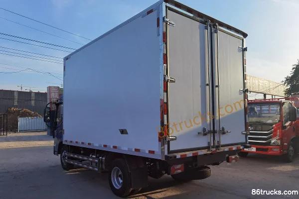 Yuejin Surpass C500 170 ch 4X2(6 roues) camion frigorifique 4,09 m Extérieur (3) | 86Trucks