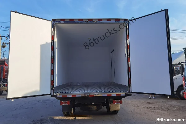 Yuejin Surpass C500 170 ch 4X2(6 roues) camion frigorifique 4,09 m Cabine (1) | 86Trucks