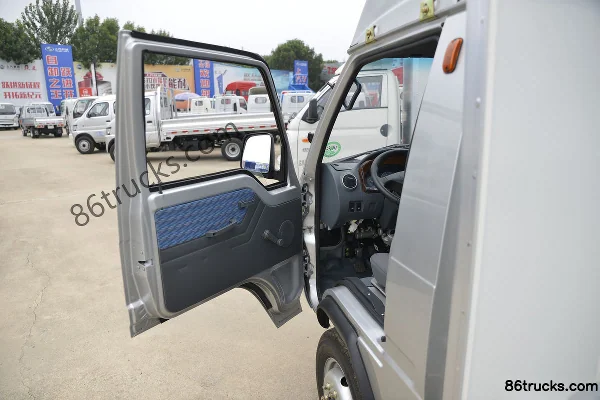 Kama Rui Ling, 1,3 L, 91 ch, 4X2(6 roues) , essence, 3,3 m micro camion fourgon à ridelles (China VI) Cabine (1) | 86Trucks