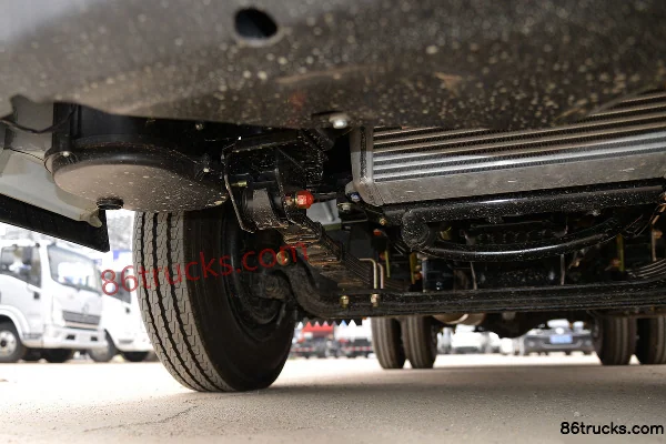 JMC Shunda Small Truck 116hp 4X2(6 wheels) 2.755m Double-Cab Flatbed Light Truck Chassis (2) | 86Trucks