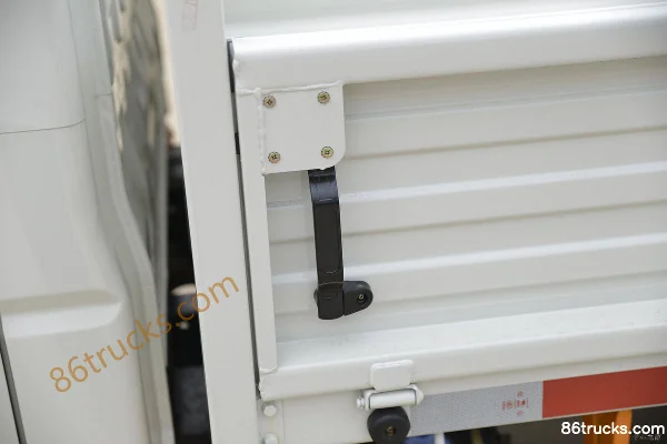 JMC Shunda Small Truck 116hp 4X2(6 wheels) 2.755m Double-Cab Flatbed Light Truck Body (3) | 86Trucks