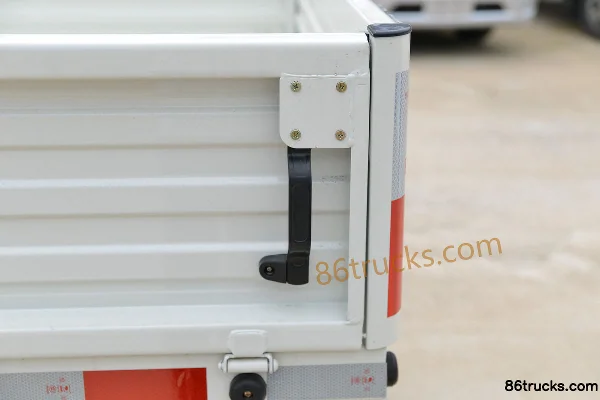 JMC Shunda Small Truck Standard 116hp 4X2(6 wheels) 3.7m Single Row Flatbed Light Truck Body (3) | 86Trucks