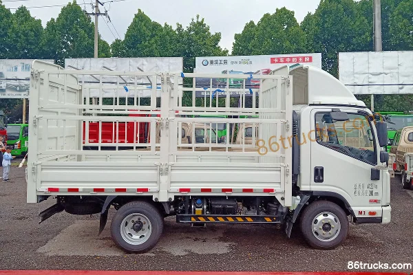 Kama Kaijie M1 110hp 4X2(6 wheels) 3.6m Single Row Stake Truck Exterior (2) | 86Trucks