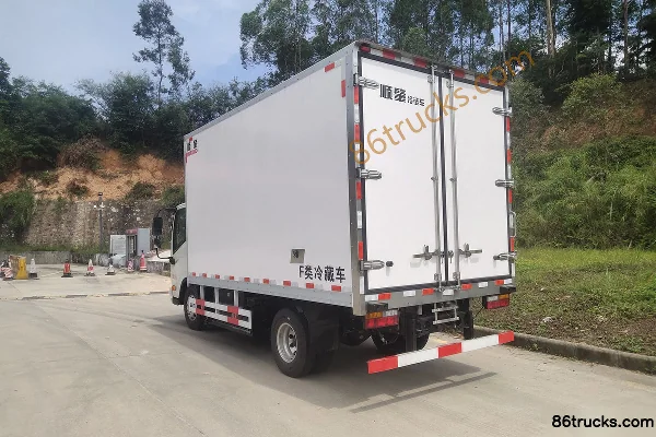 Dayun Aopuli 4.5T 4.05m Electric Refrigerated Truck 4X2(6 wheels) Exterior (3) | 86Trucks