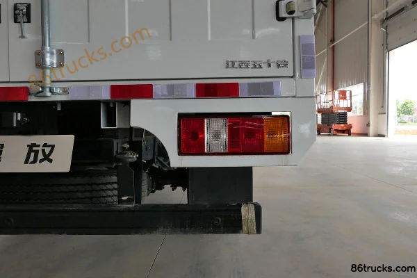 Jiangxi Isuzu Yifang ES7 170hp 4X2(6 wheels) 4.08m Single Row Van Light Truck (Hydraulic Brake)(China VI) Body (3) | 86Trucks